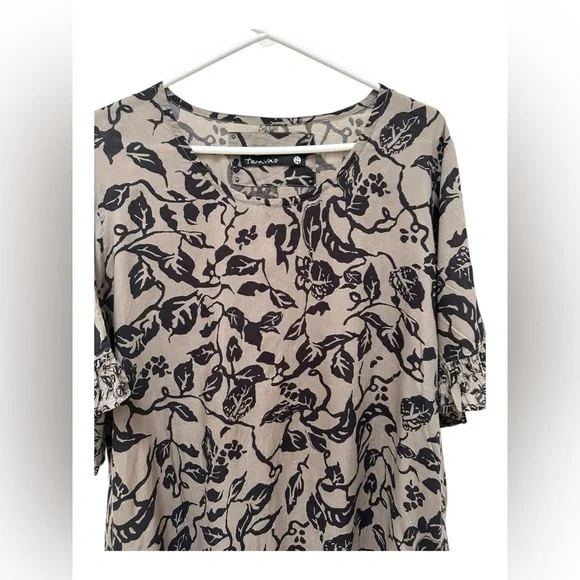 ✨ Tara Vao Flowy Top with ruffles made in Bali in large - Picture 9 of 17